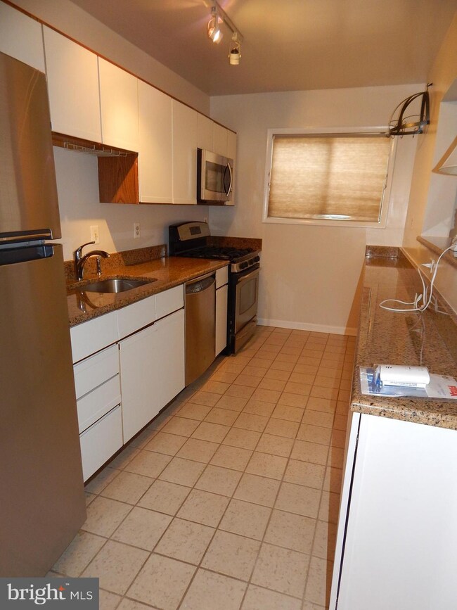 203 Skyhill Rd unit 6, Alexandria, VA 22314 - photo 4