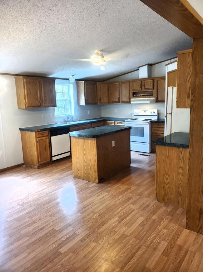 Inside kitchen 1 (2)