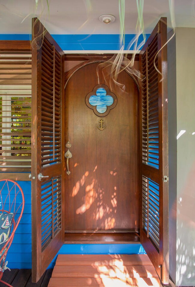 1209 Johnson St Key West FL-large-005-34