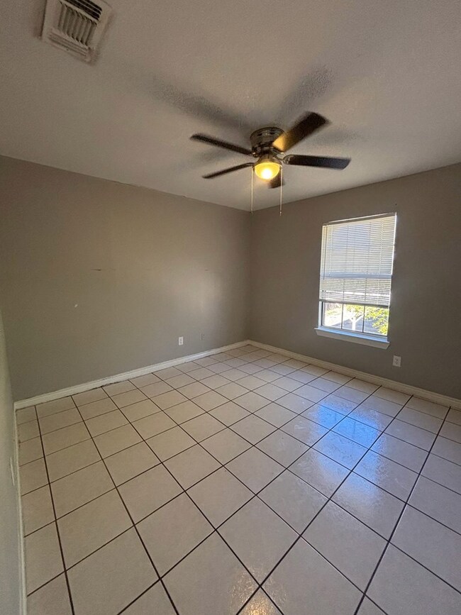 2267 N Veterans Blvd unit 23, Eagle Pass, TX 78852 - photo 6