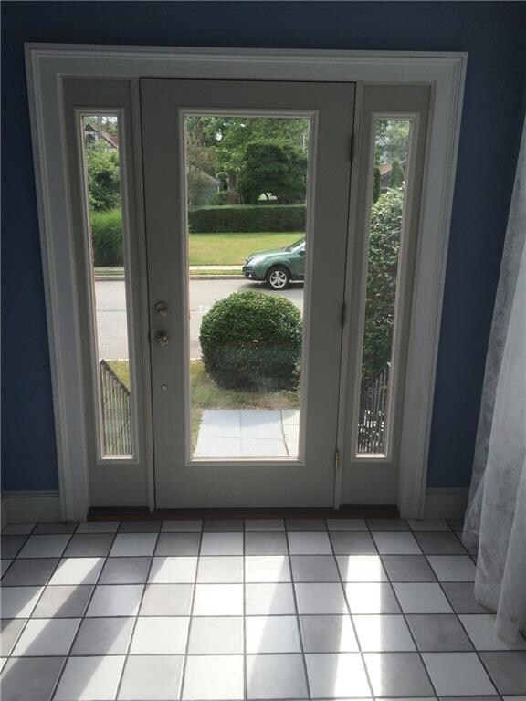 160 Gibbs Ave, Newport, RI 02840 - photo 2