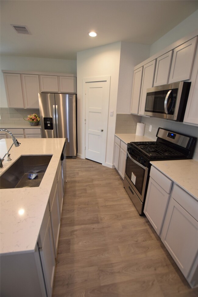 14224 Big Bend Dr, Conroe, TX 77384 - photo 5