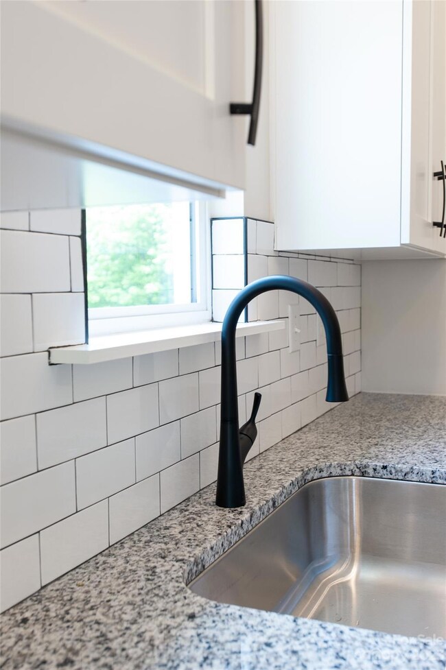 527 Sylvia St, Statesville, NC 28677 - photo 6