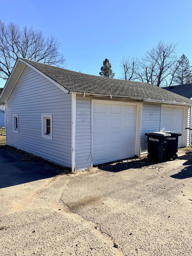607 4th St NE, Little Falls, MN 56345 - photo 3