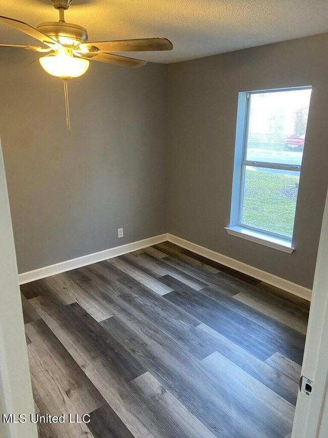 212 S Steele Ave, Picayune, MS 39466 - photo 4