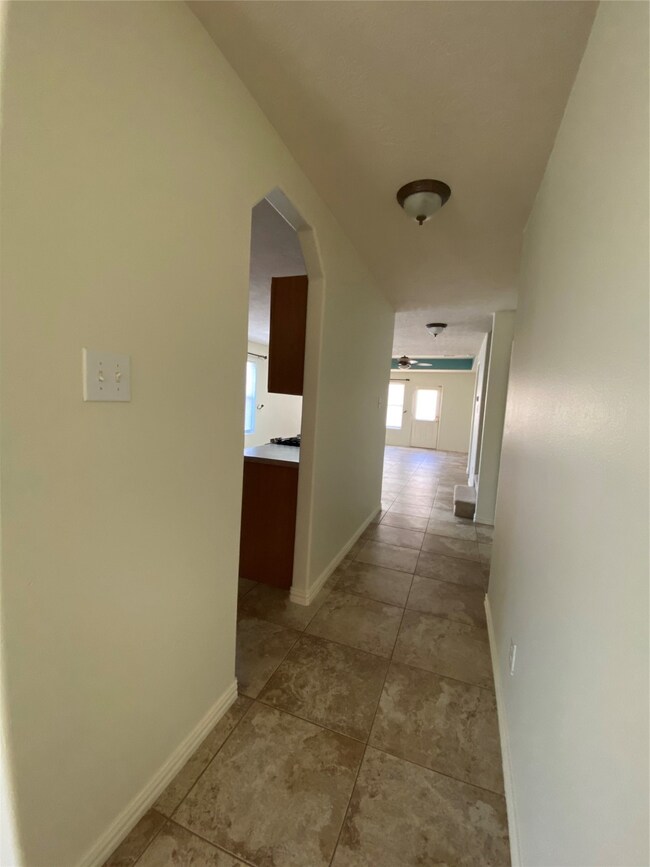 10206 Chickfield Ct, Houston, TX 77075 - photo 5