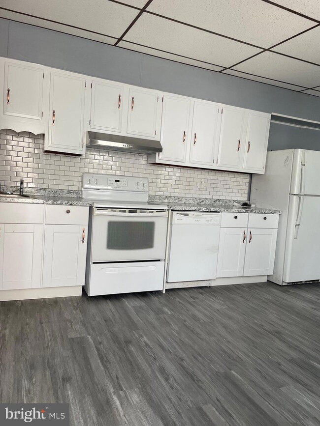 131 S 3rd St, Saint Clair, PA 17970 - photo 6