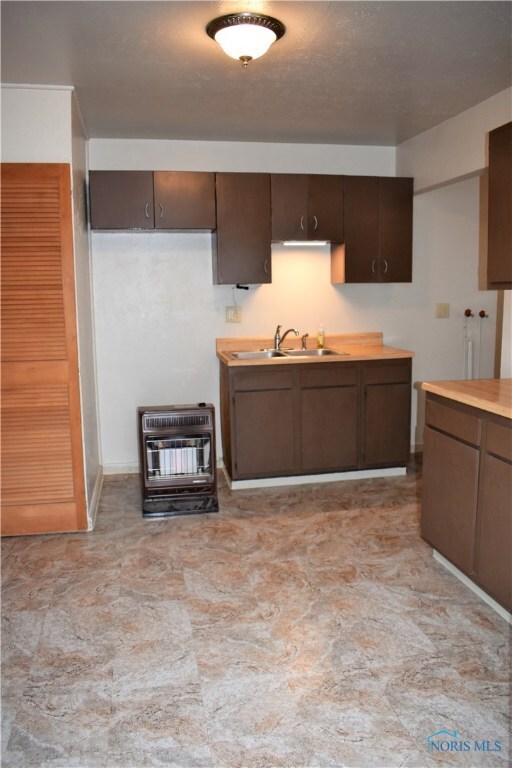 Spacious kitchen!