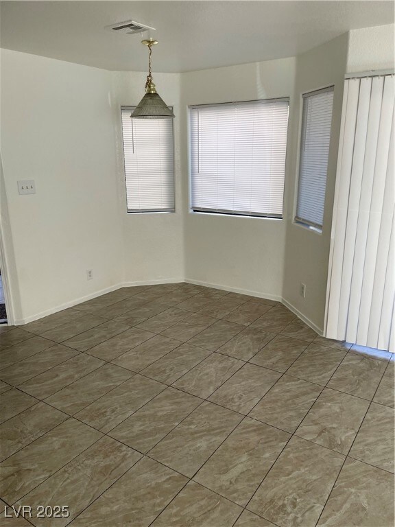 Tiled spare room with baseboards