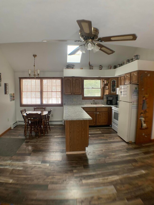 004 Kitchen