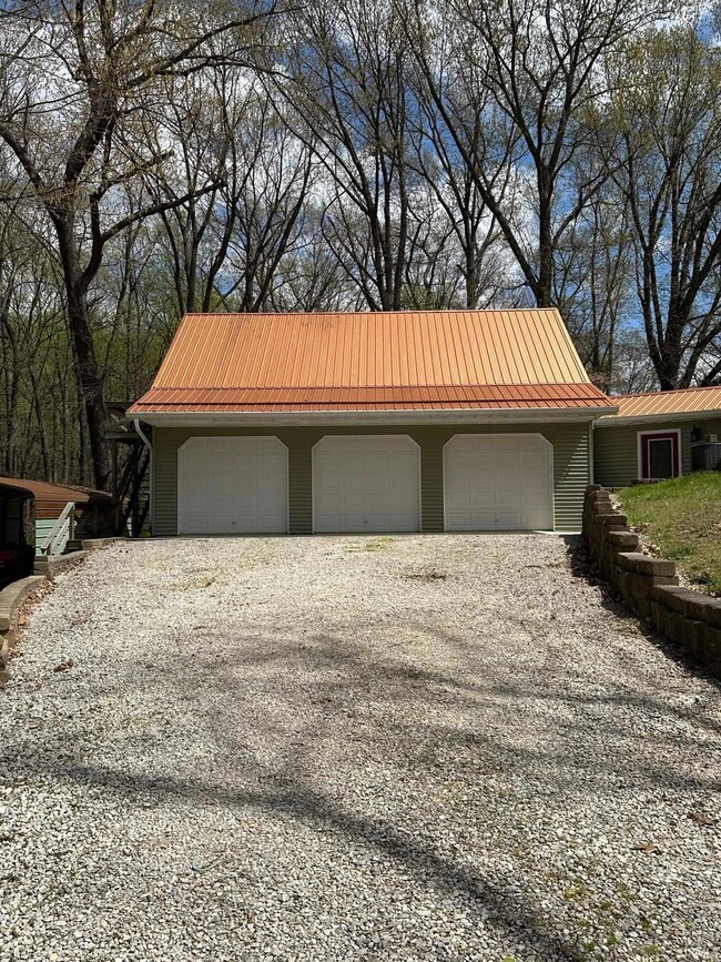 3347 S Old Clifty Rd, Bloomfield, IN 47424 - photo 4