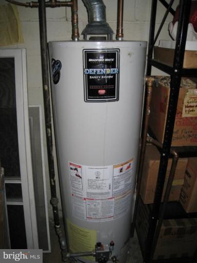 6714 Collinsdale Rd, Parkville, MD 21234 - photo 2