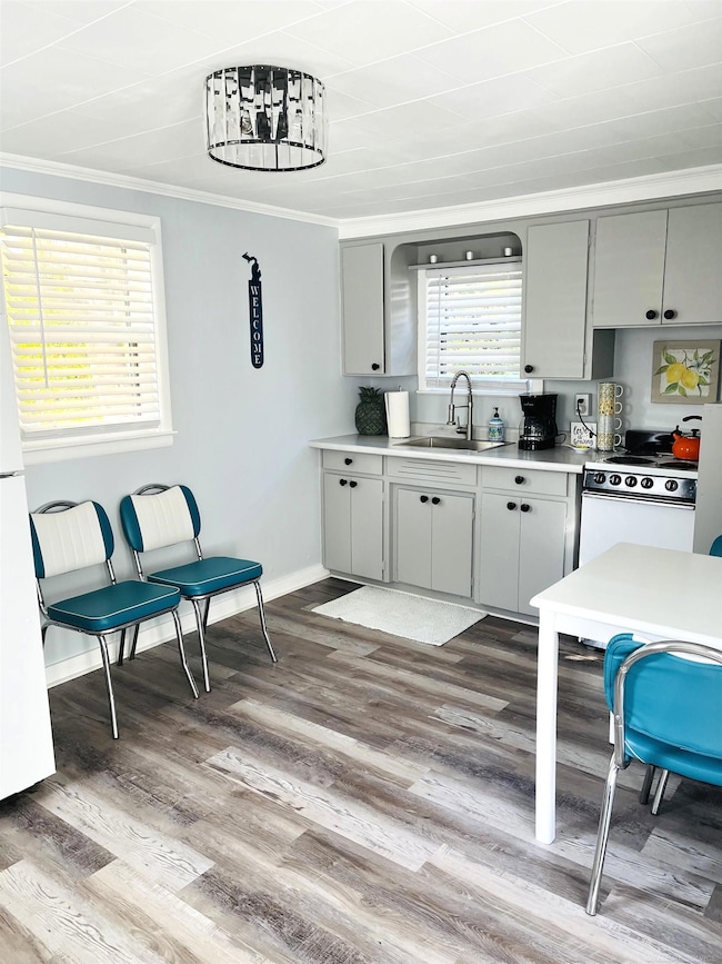 201 Gasoline Aly, Houghton Lake, MI 48629 - photo 5