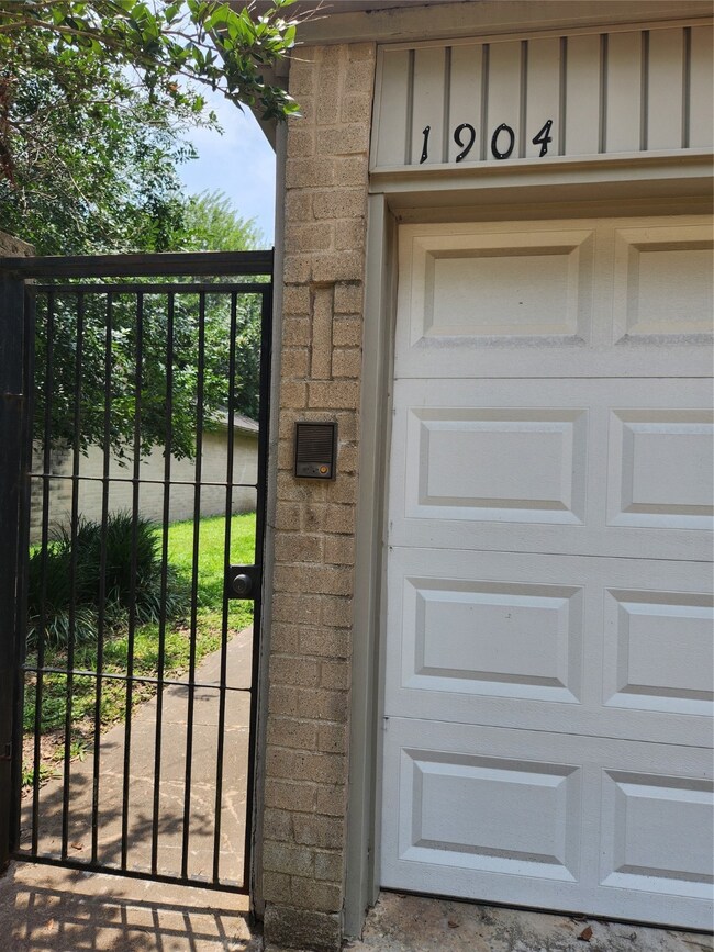 1904 Chelsea Ct, Rosenberg, TX 77471 - photo 2