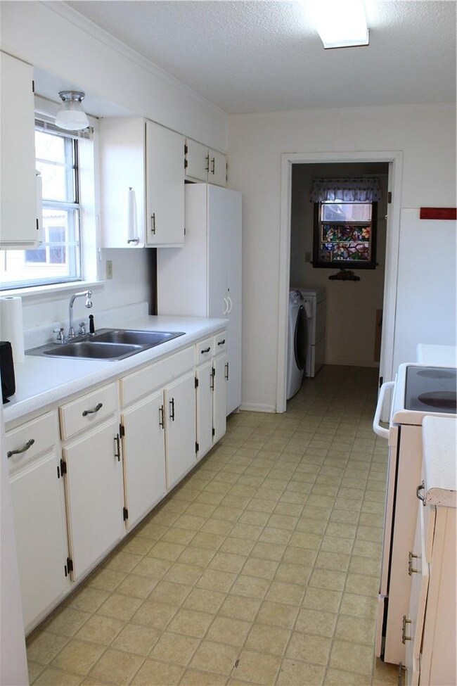 624 Loomis St, Alma, AR 72921 - photo 5