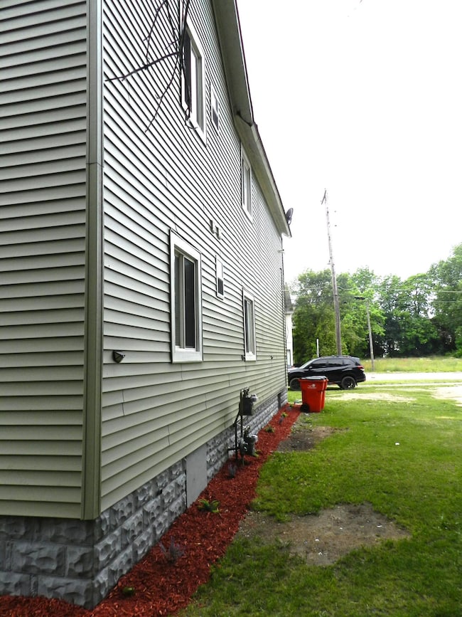 391 Pipestone St, Benton Harbor, MI 49022 - photo 5
