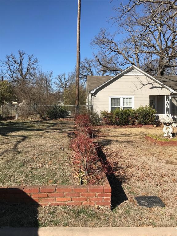 1107 W Hull St, Denison, TX 75020 - photo 3