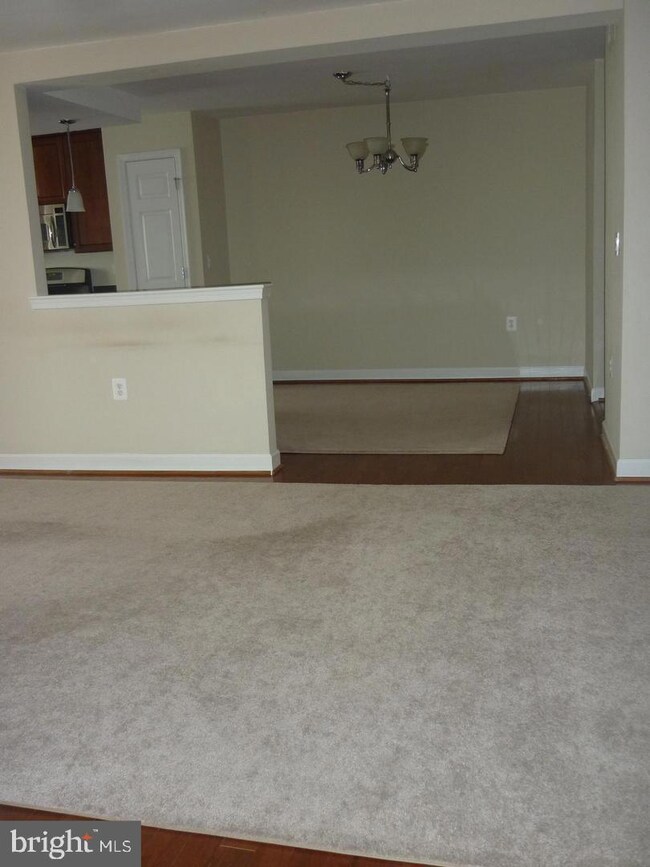 4069 S Four Mile Run Dr unit 302, Arlington, VA 22204 - photo 7