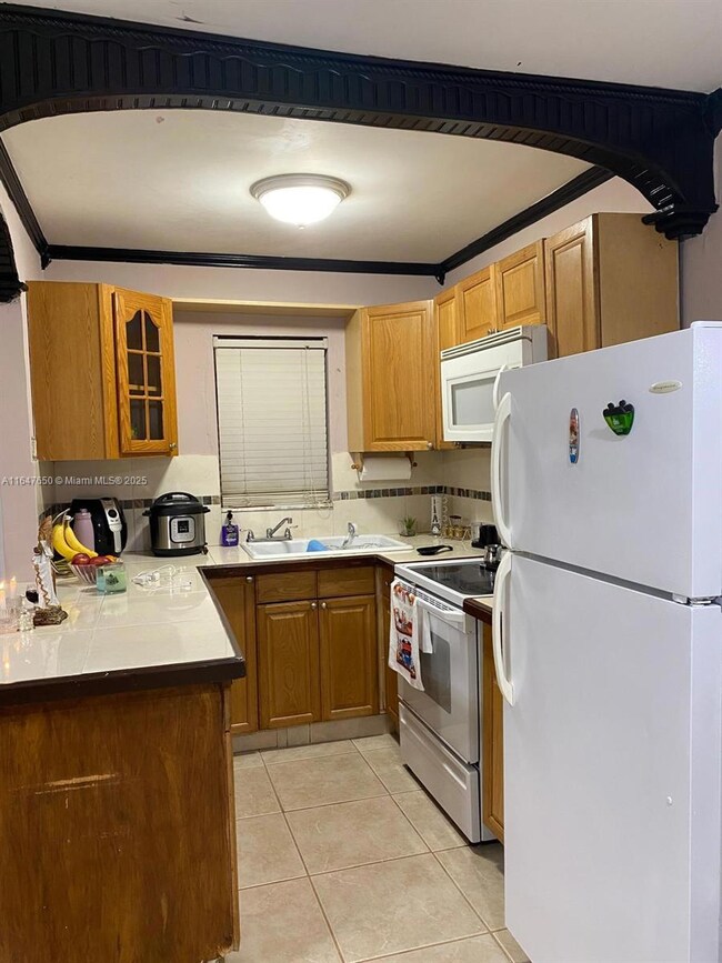 4050 NW 135th St unit 2-01, Opa Locka, FL 33054 - photo 5