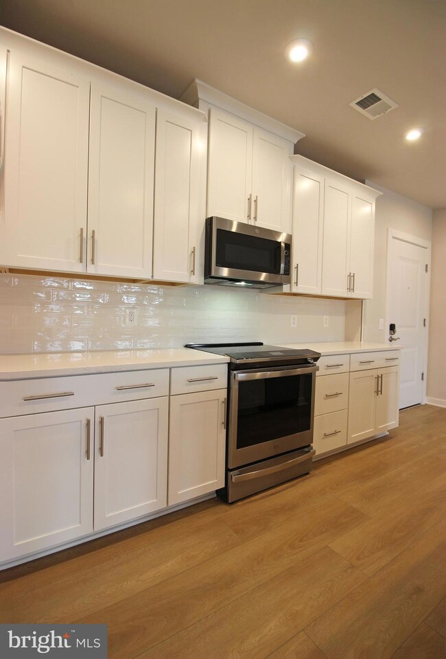 1669 Bandit Loop unit 403A, Reston, VA 20190 - photo 4