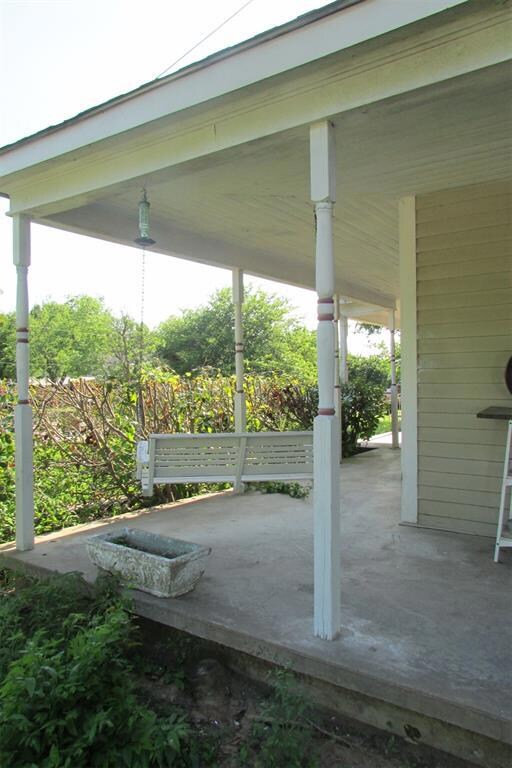 410 W Walnut St, Whitewright, TX 75491 - photo 4