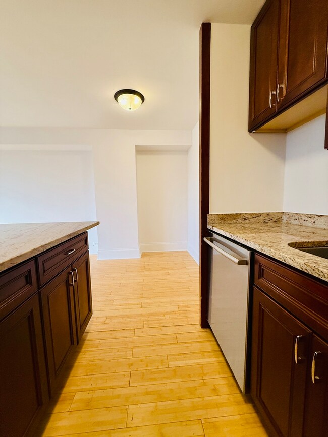 unlisted-address, Chicago, IL 60613 - photo 7