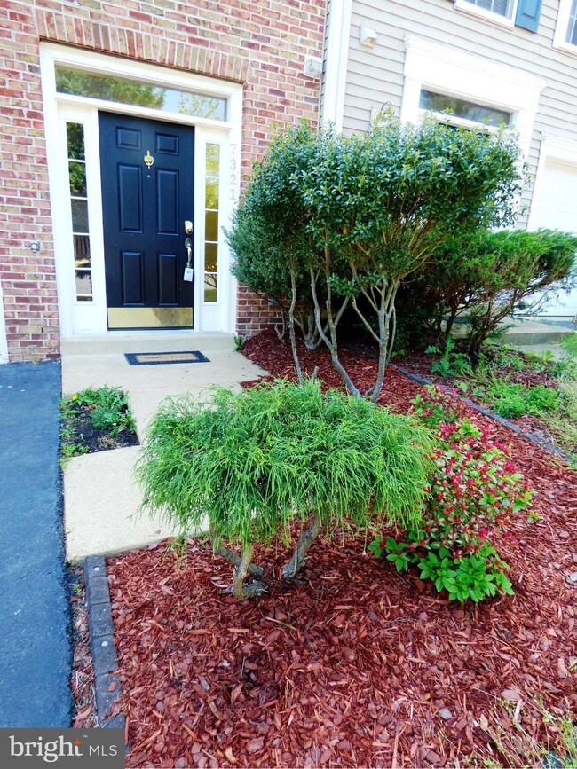 7321 Ardglass Dr, Lorton, VA 22079 - photo 2