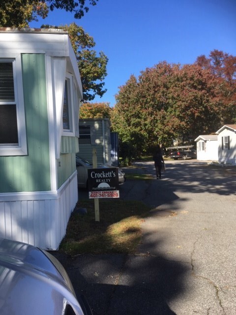 812 Forest Park Rd, Middletown, RI 02842 - photo 2