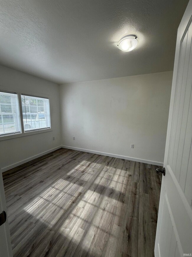 762 N Colorado St, Andrews, IN 46702 - photo 5