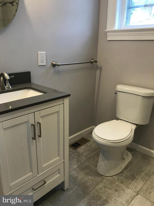 34 S Clinton St unit 1ST FLR, Doylestown, PA 18901 - photo 5