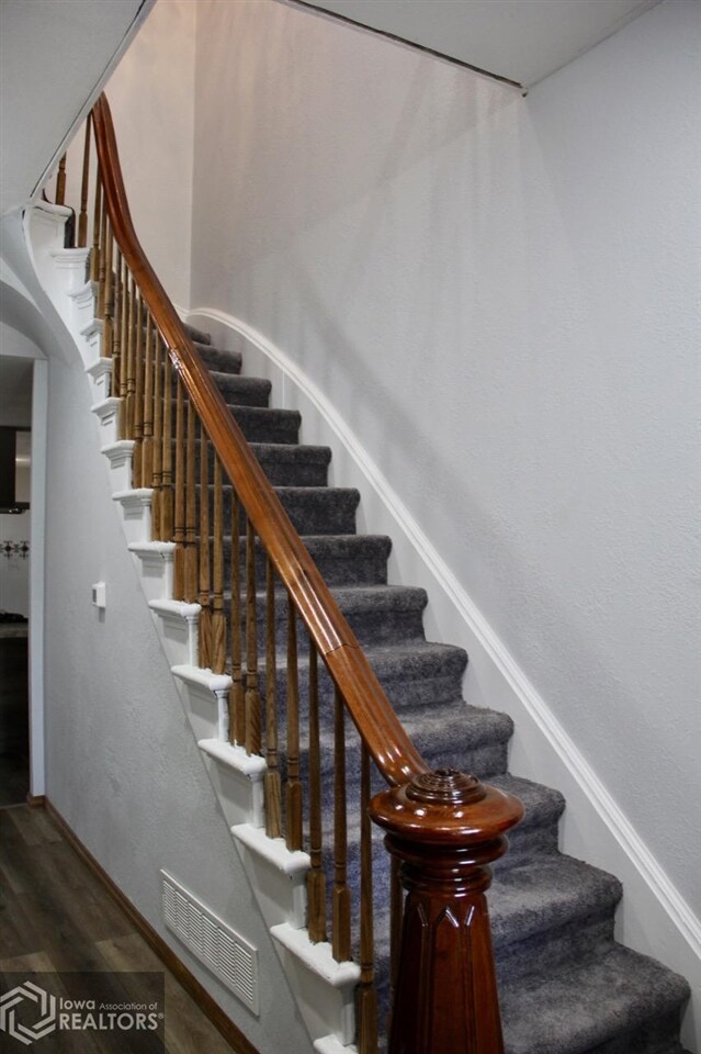 724 E 4th St N, Newton, IA 50208 - photo 3