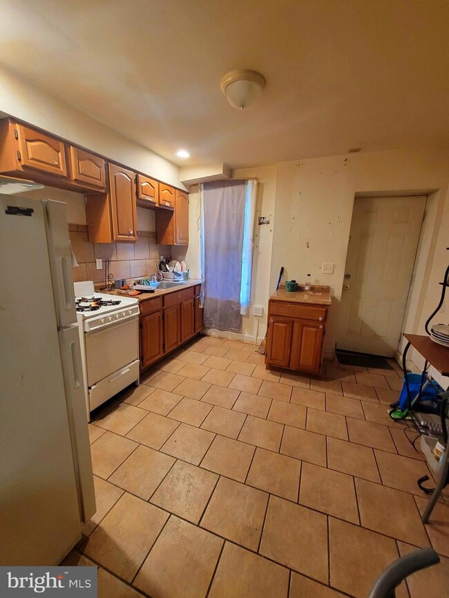 2015 Wilhelm St, Baltimore, MD 21223 - photo 3