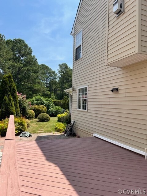 Nice size deck out the dining room door on the sid