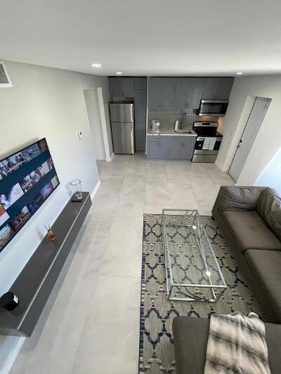 2201 Greene St unit 5, Hollywood, FL 33020 - photo 2