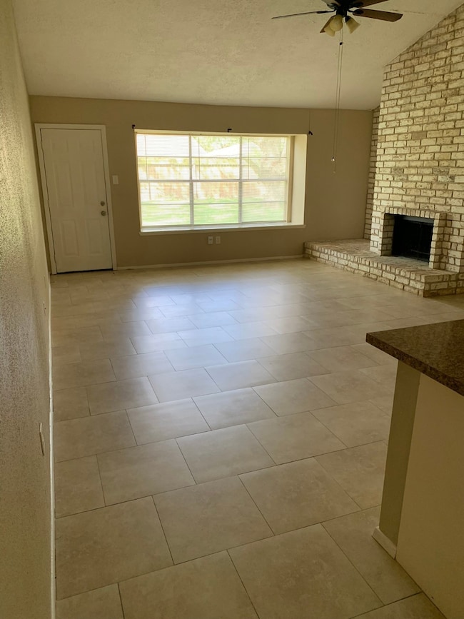 16818 Bougainvilla Ln, Friendswood, TX 77546 - photo 4