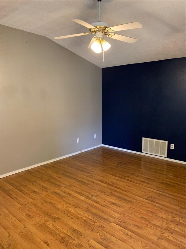 671 Clover Ln, Springdale, AR 72764 - photo 7