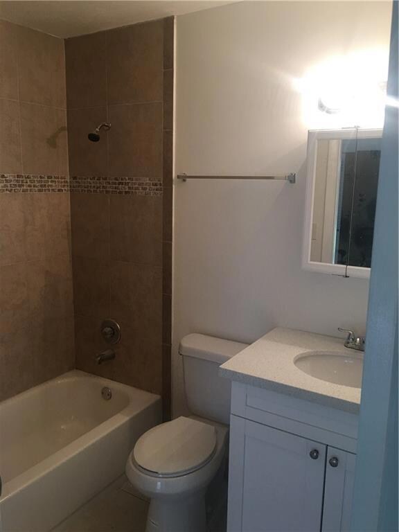 315 Meadows Cir, Boynton Beach, FL 33436 - photo 4