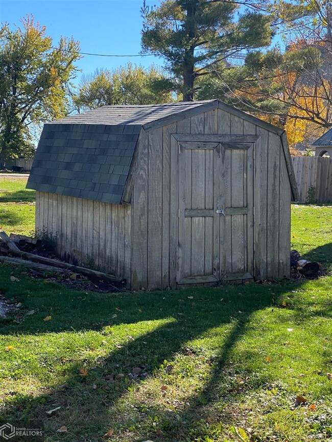 205 Clinton St, Liscomb, IA 50148 - photo 4