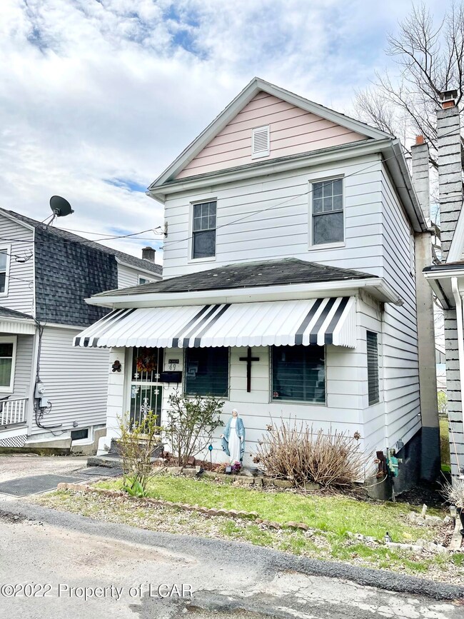 49 Wilcox St, Wilkes Barre, PA 18705 - photo 3