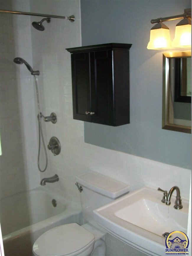 1843 SW Pembroke Ln, Topeka, KS 66604 - photo 7