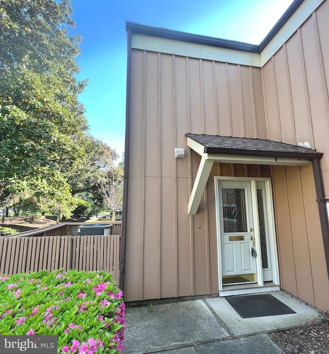 11396 Links Dr, Reston, VA 20190 - photo 3