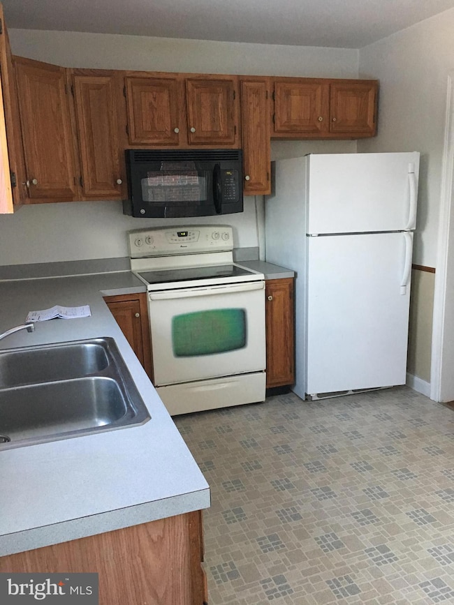 233 Locust St, New Holland, PA 17557 - photo 5