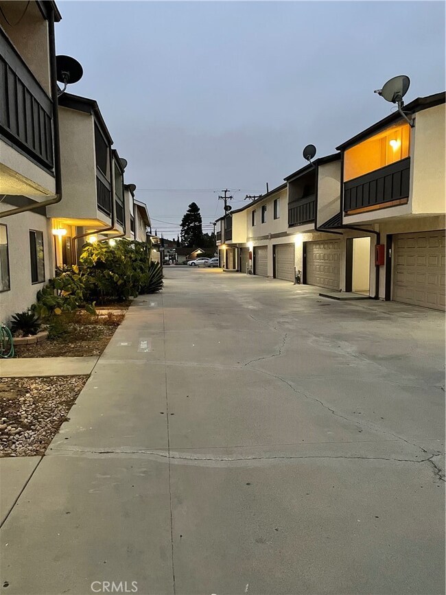 1661 W 158th St unit 105, Gardena, CA 90247 - photo 2