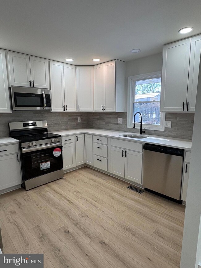 104 Darwin Dr, Newark, DE 19711 - photo 4