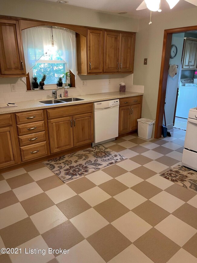 235 Forest Dr, Mount Washington, KY 40047 - photo 7