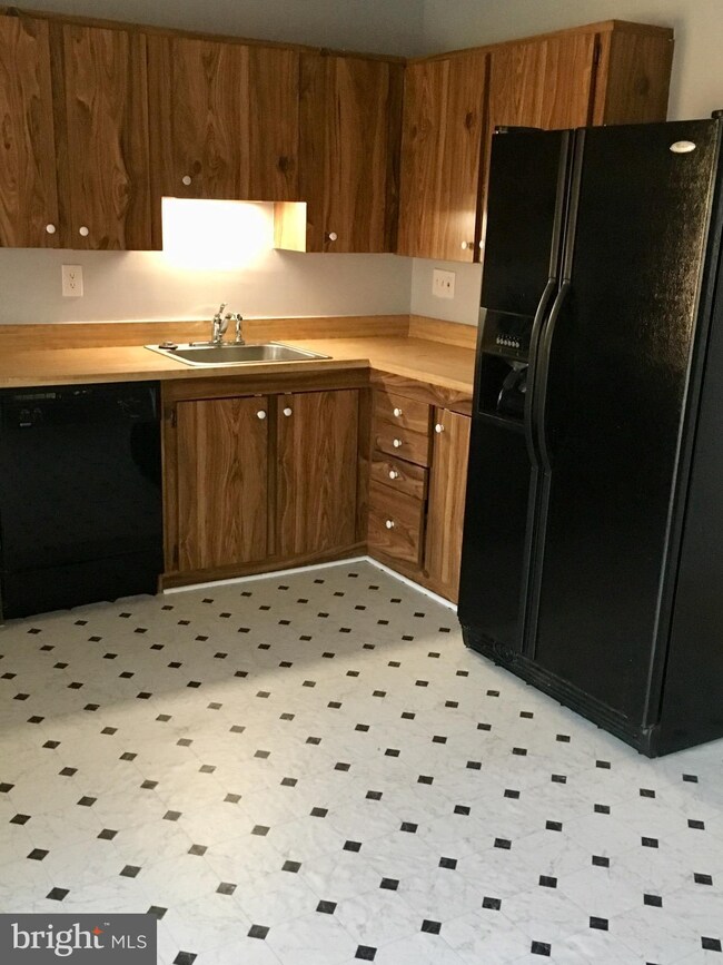 606 Burlington Ct, Edgewood, MD 21040 - photo 7