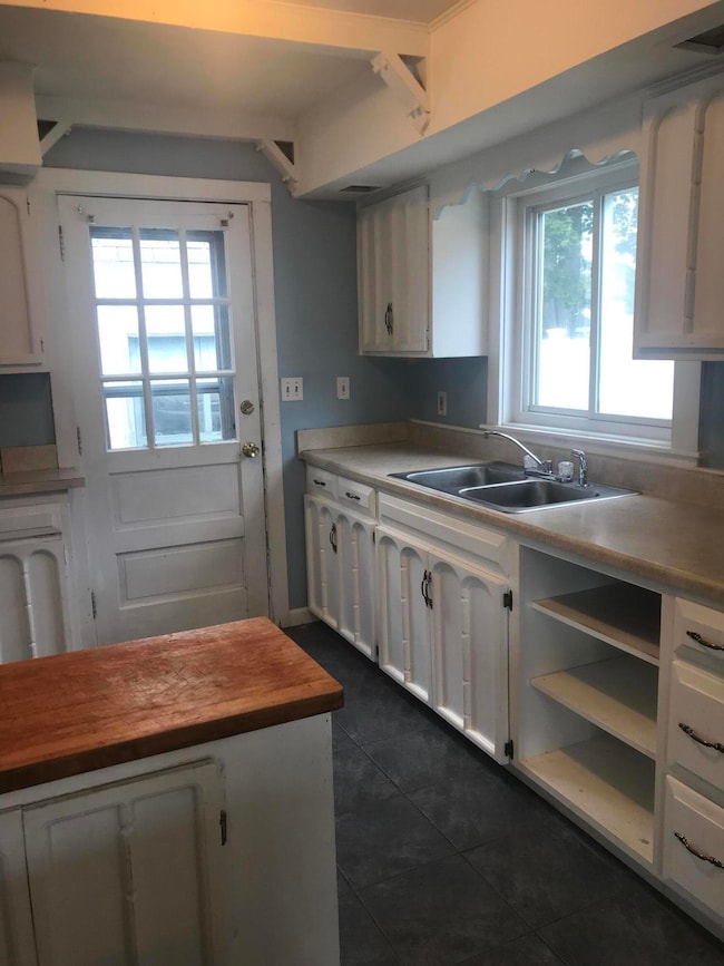 7 Halstead St, Kittery, ME 03904 - photo 2