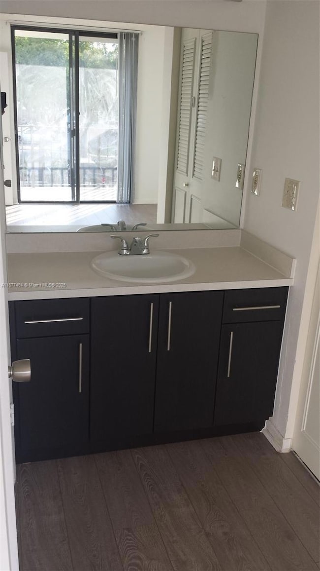 752 Executive Center Dr unit 25, West Palm Beach, FL 33401 - photo 3