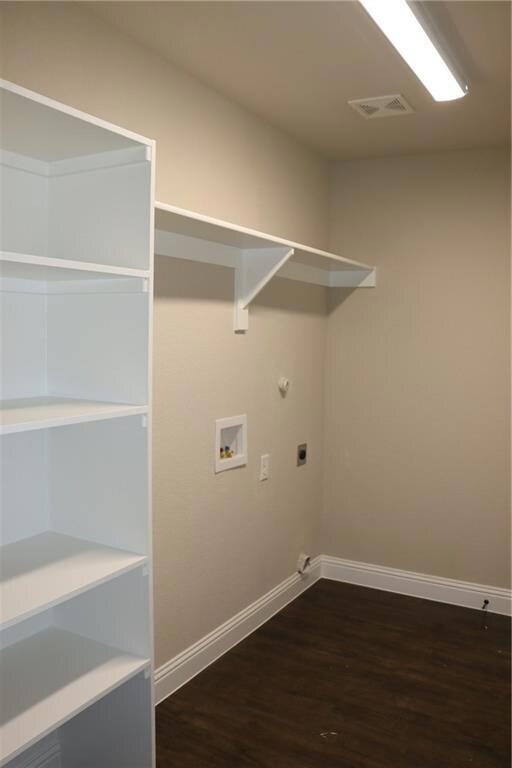 Full Size W/D connection, pantry