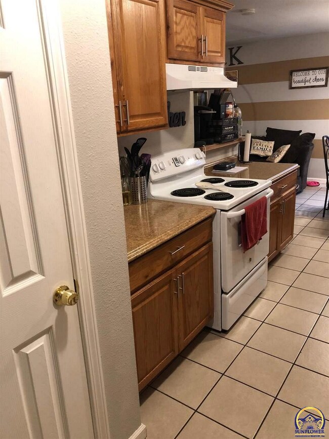 1612 SW 72nd Place, Topeka, KS 66619 - photo 7